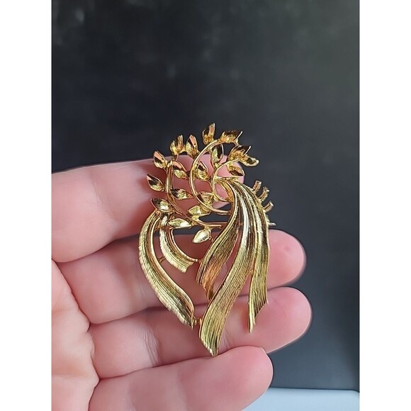 Gold Tone Metal Floral/Leaf Shaped Brooch Vintage - Picture 2 of 10